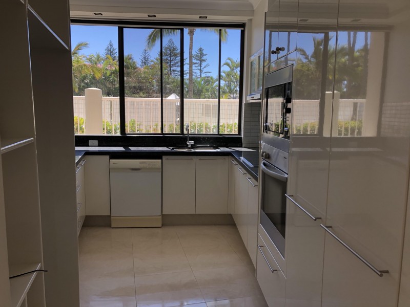 2/3 Cunningham Ave, Main Beach QLD 4217