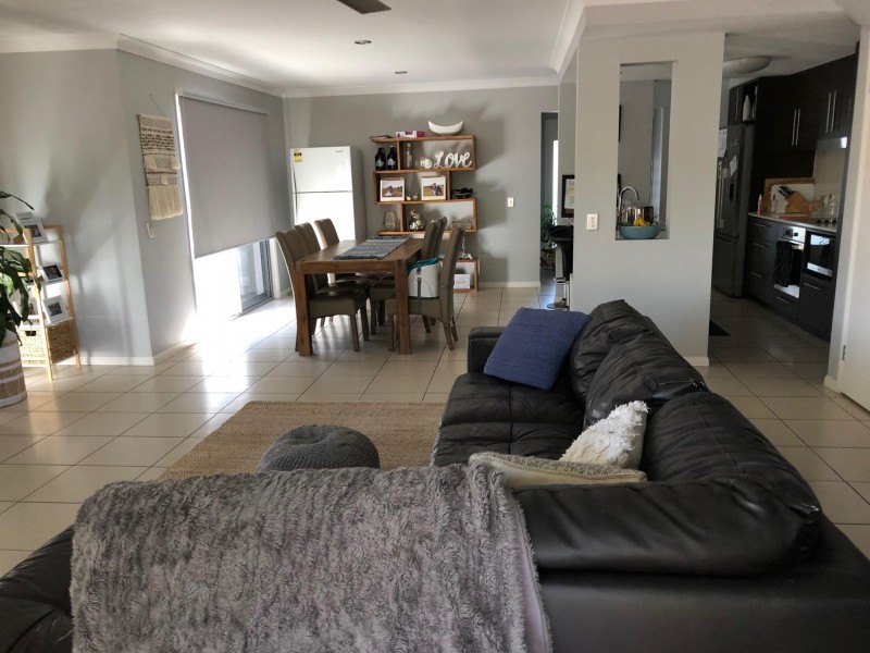 4 Valencio Boulevarde, Burleigh Waters QLD 4220