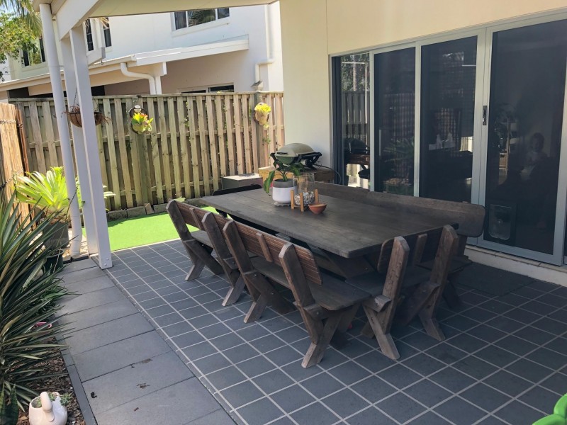 4 Valencio Boulevarde, Burleigh Waters QLD 4220