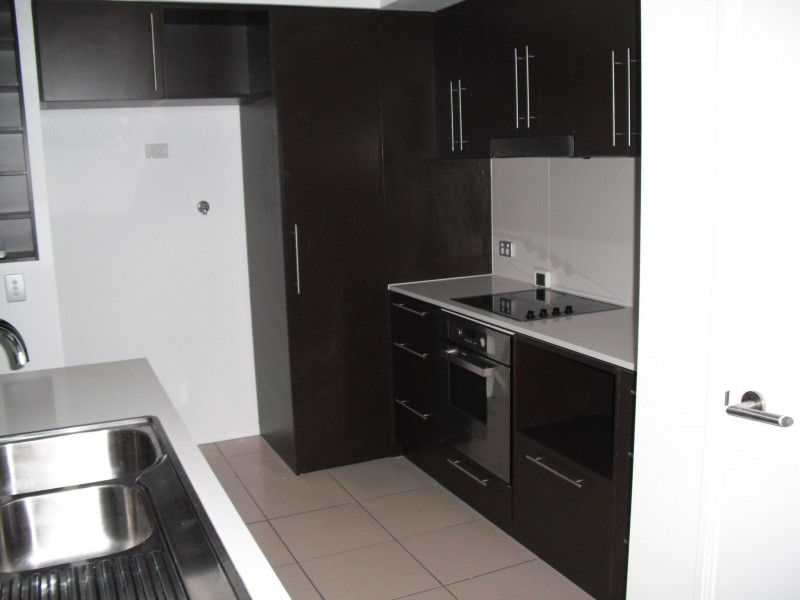 4 Valencio Boulevarde, Burleigh Waters QLD 4220