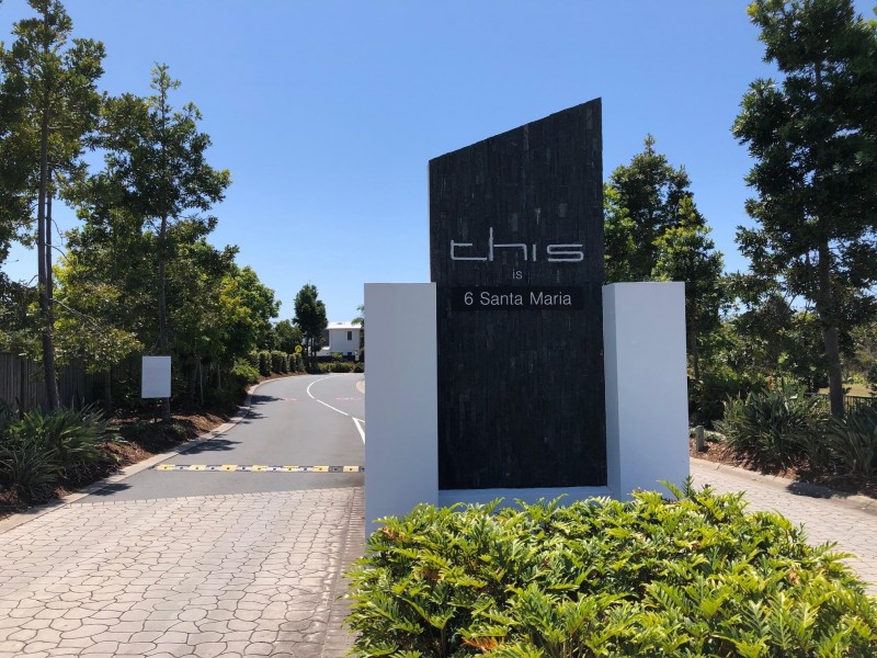 4 Valencio Boulevarde, Burleigh Waters QLD 4220