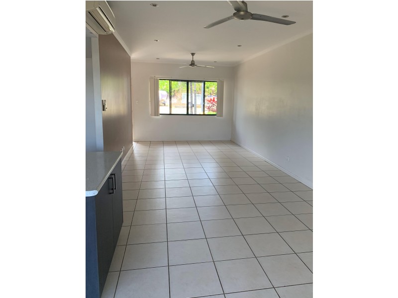 2/25 Abell Road, Cannonvale QLD 4802