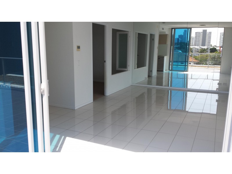 30-32 Paradise Island, Surfers Paradise QLD 4217