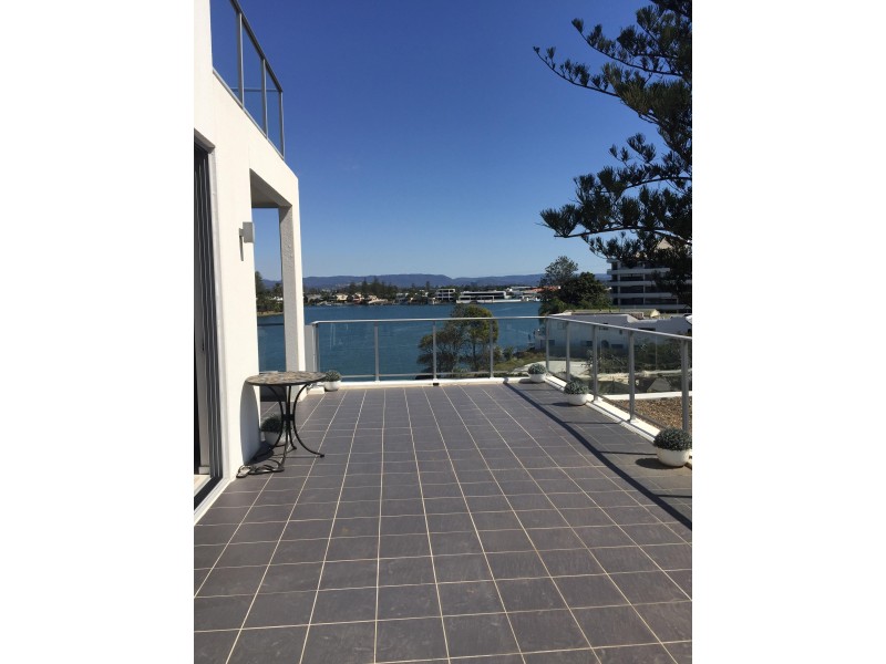 30-32 Penthouse – Paradise Island, Surfers Paradise QLD 4217