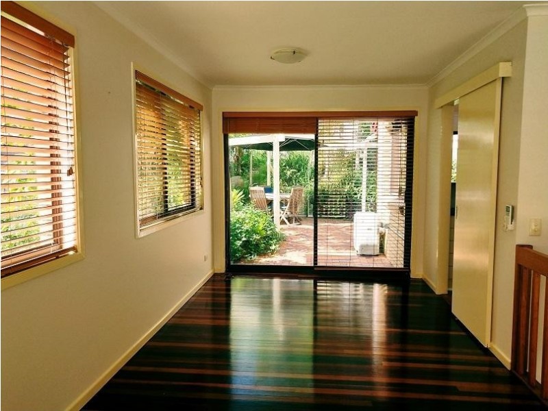 10 Tamarix Street, Chapel Hill QLD 4069