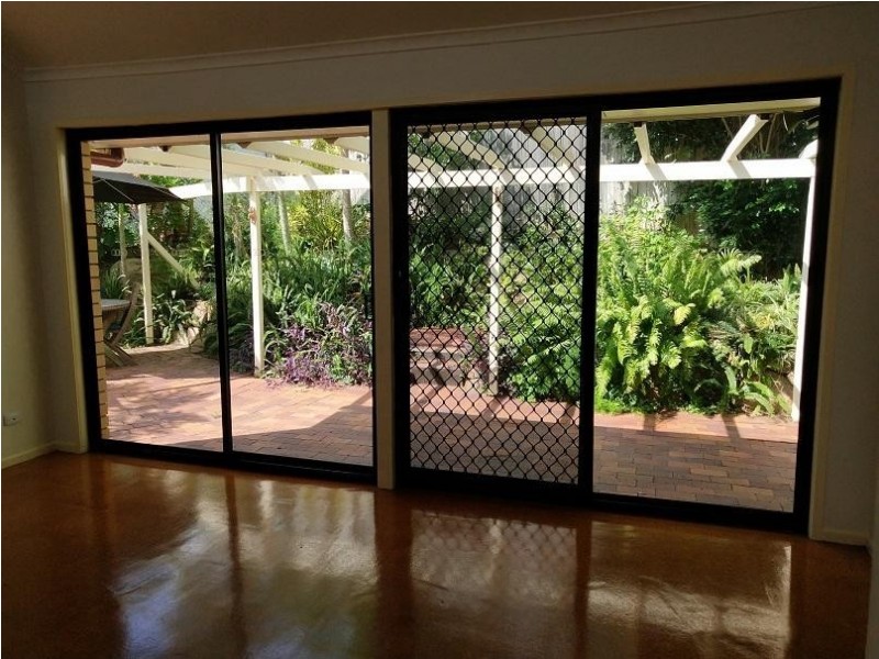 10 Tamarix Street, Chapel Hill QLD 4069