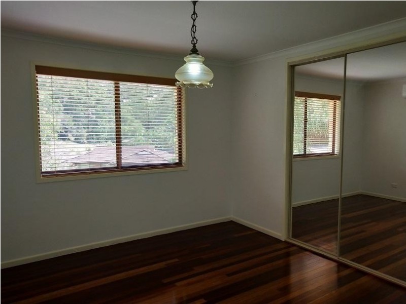 10 Tamarix Street, Chapel Hill QLD 4069