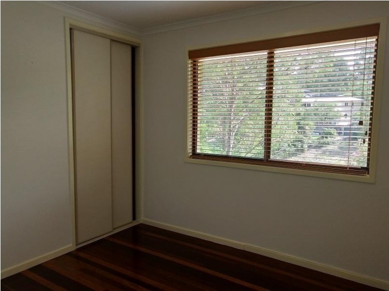 10 Tamarix Street, Chapel Hill QLD 4069