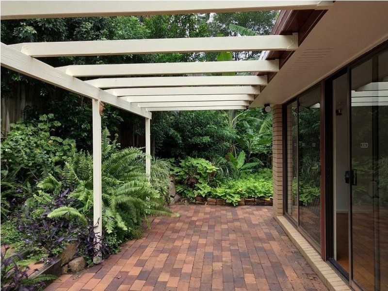 10 Tamarix Street, Chapel Hill QLD 4069