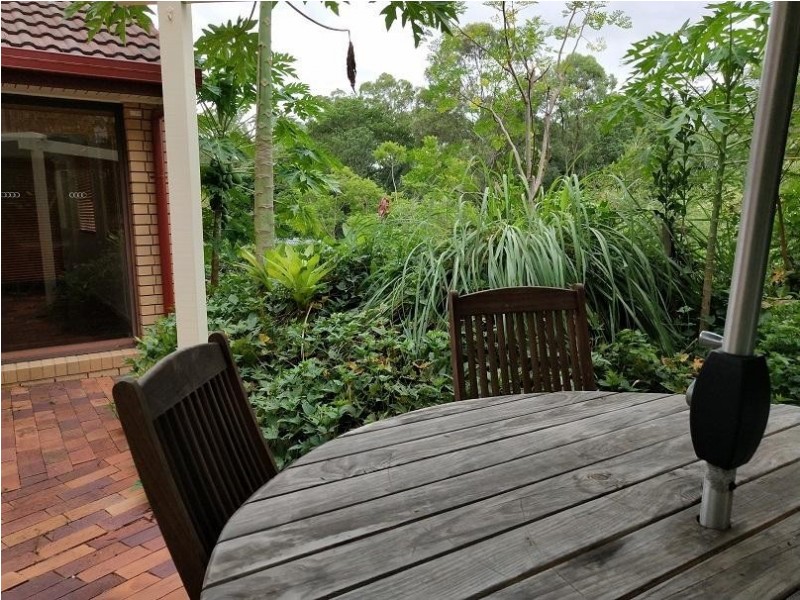 10 Tamarix Street, Chapel Hill QLD 4069