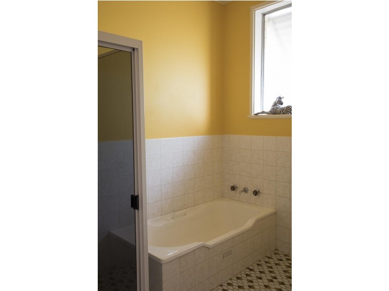 2 Gisborne Lane, Wellington NSW 2820