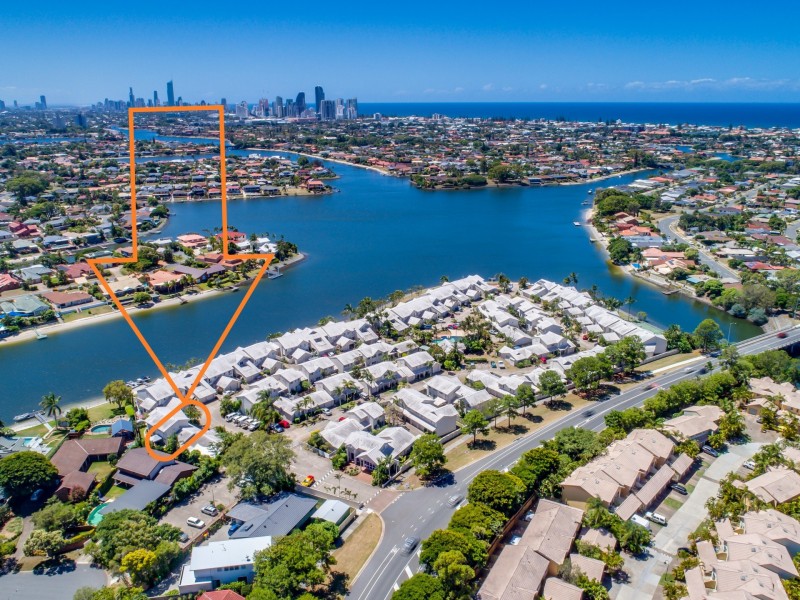 unit 2/300 Cottesloe Drive, Mermaid Waters QLD 4218
