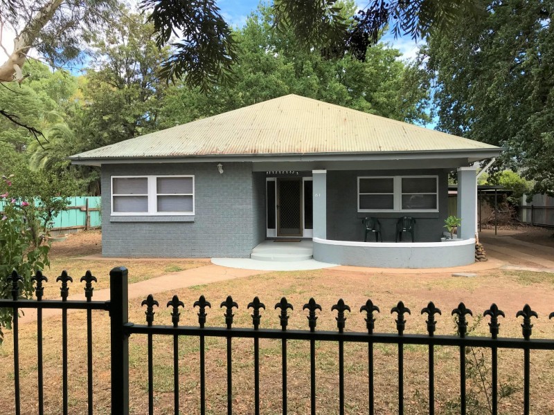 61 Curtis Street, Wellington NSW 2820