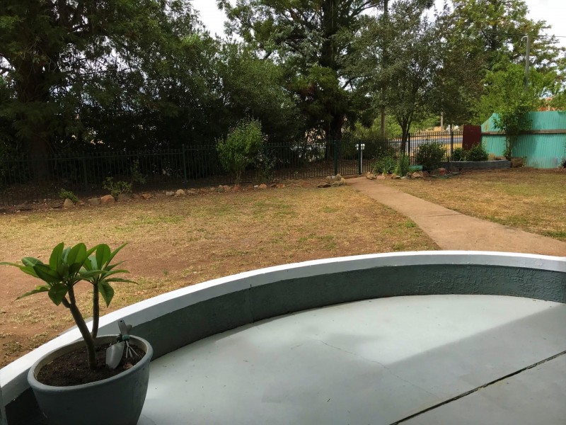 61 Curtis Street, Wellington NSW 2820