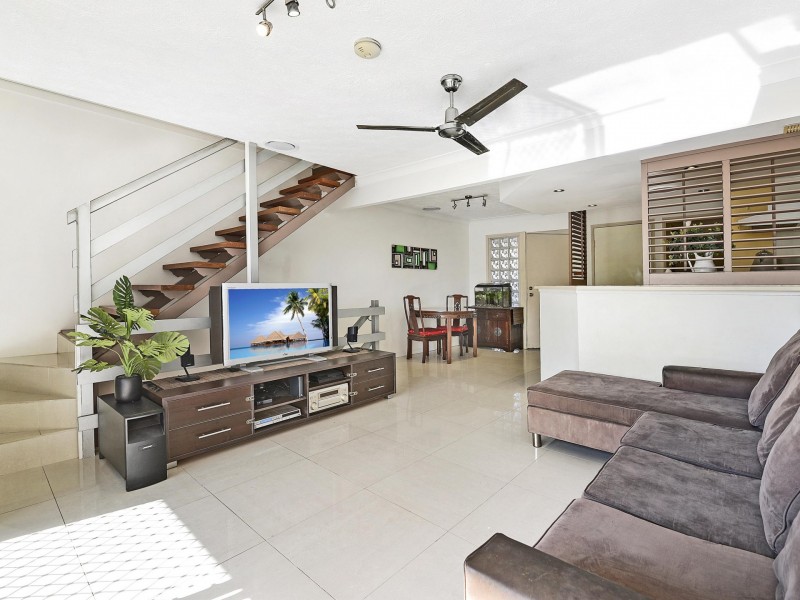 Unit 15/300 Cottesloe, Mermaid Waters QLD 4218