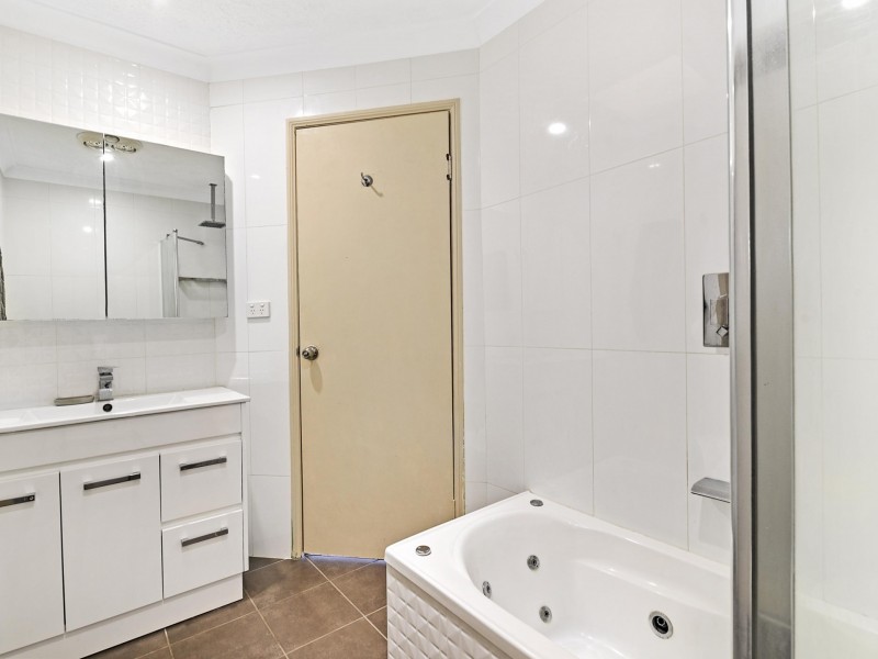 Unit 15/300 Cottesloe, Mermaid Waters QLD 4218