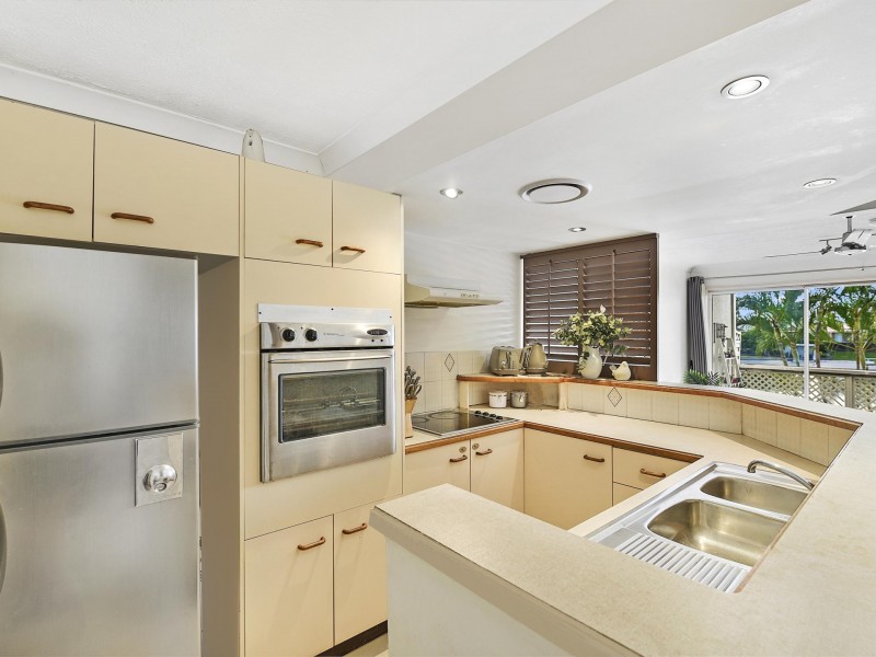 Unit 15/300 Cottesloe, Mermaid Waters QLD 4218