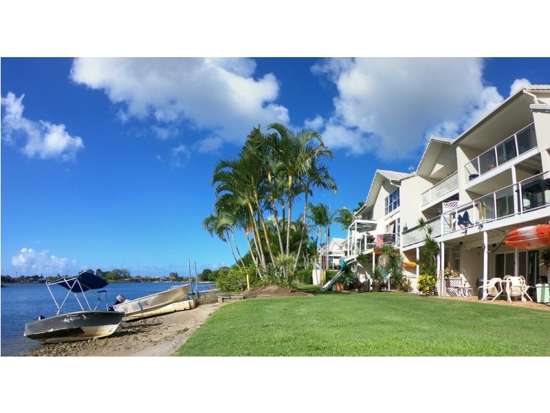 Unit 15/300 Cottesloe, Mermaid Waters QLD 4218