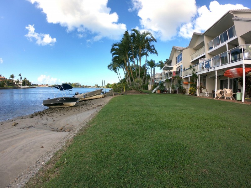 Unit 15/300 Cottesloe, Mermaid Waters QLD 4218