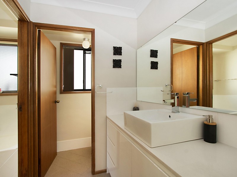2 Griffiths Place, Eagle Vale NSW 2558