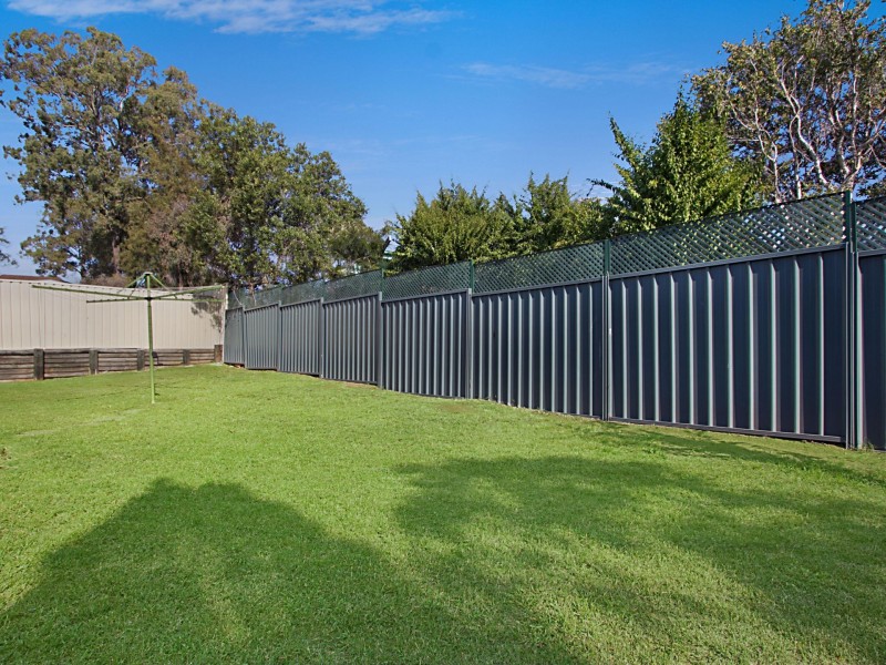 2 Griffiths Place, Eagle Vale NSW 2558