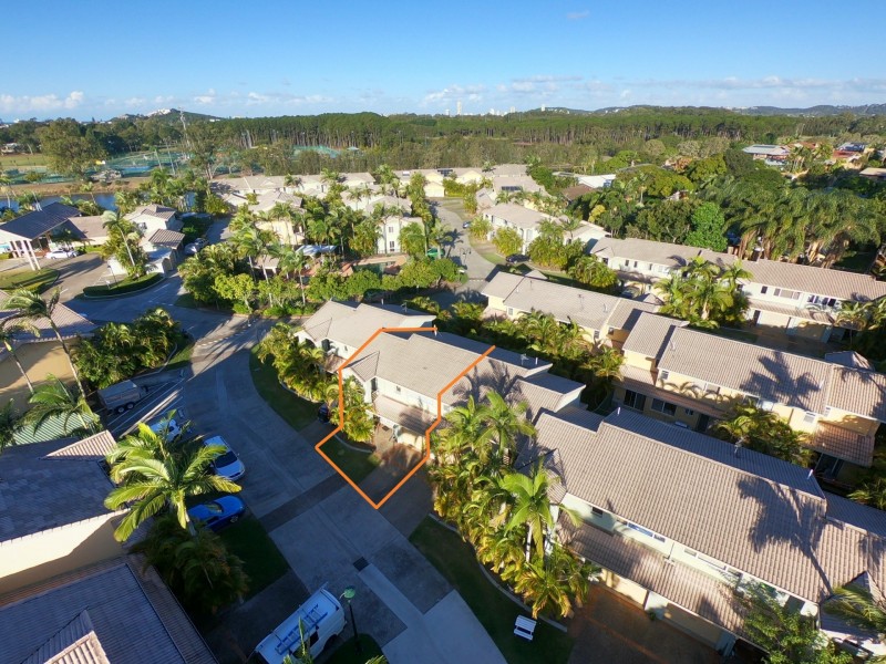Unit 204/215 Cottesloe Drive, Mermaid Waters QLD 4218