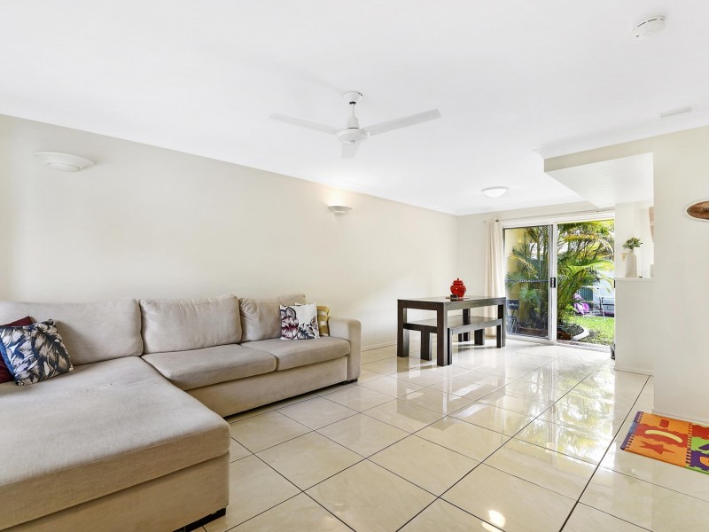 Unit 201/215 Cottesloe Drive, Mermaid Waters QLD 4218