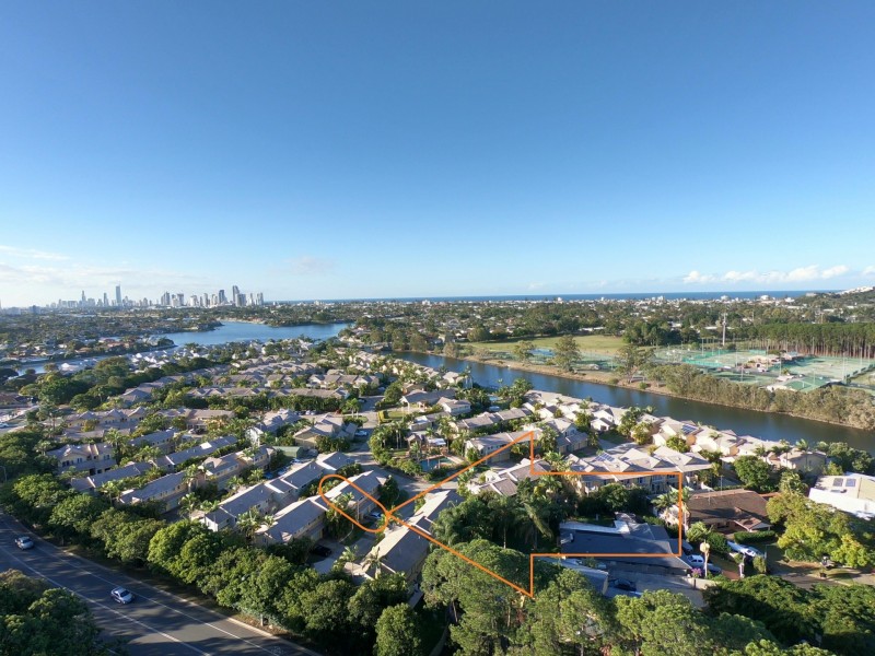 Unit 201/215 Cottesloe Drive, Mermaid Waters QLD 4218