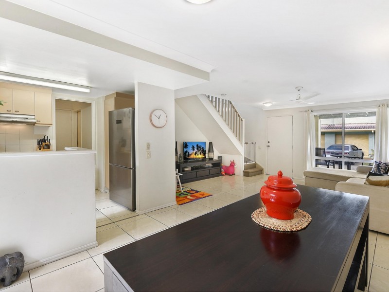 Unit 201/215 Cottesloe Drive, Mermaid Waters QLD 4218