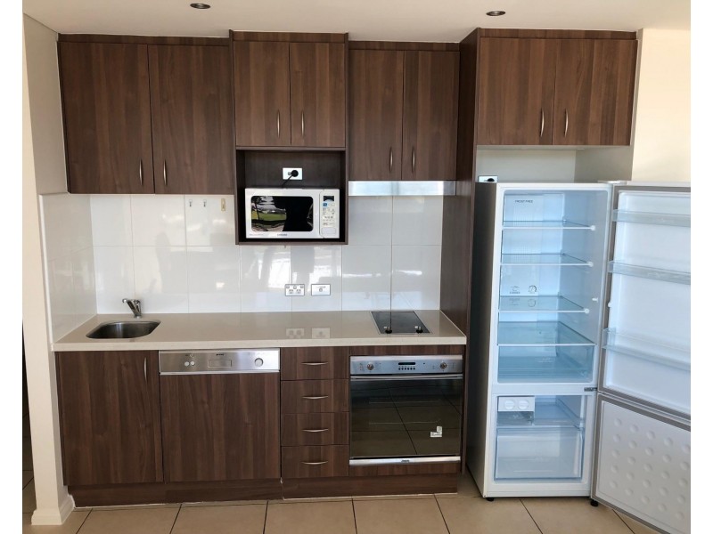 1 Como Crescent, Southport QLD 4215
