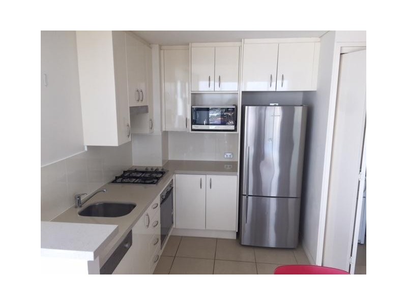 1 Como Crescent, Southport QLD 4215