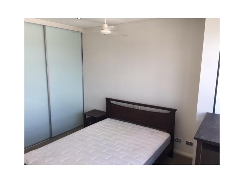 1 Como Crescent, Southport QLD 4215
