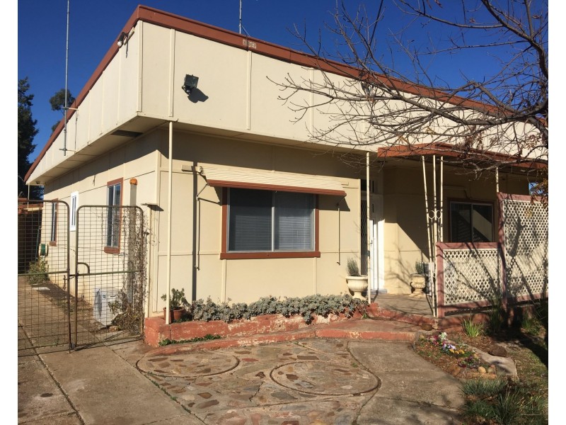 33 Charles Street, Wellington NSW 2820