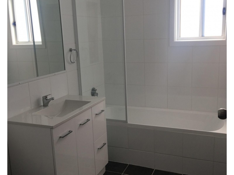 33 Charles Street, Wellington NSW 2820