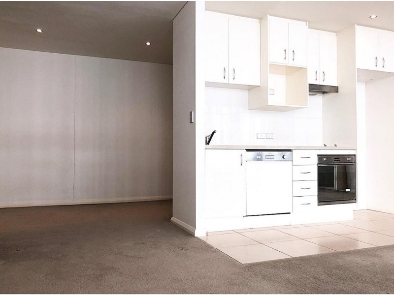 Unit 518B/1 Como Crescent, Southport QLD 4215