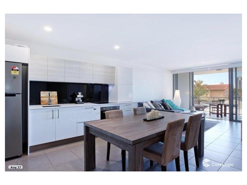 7 Waterford Ct, Bundall QLD 4217