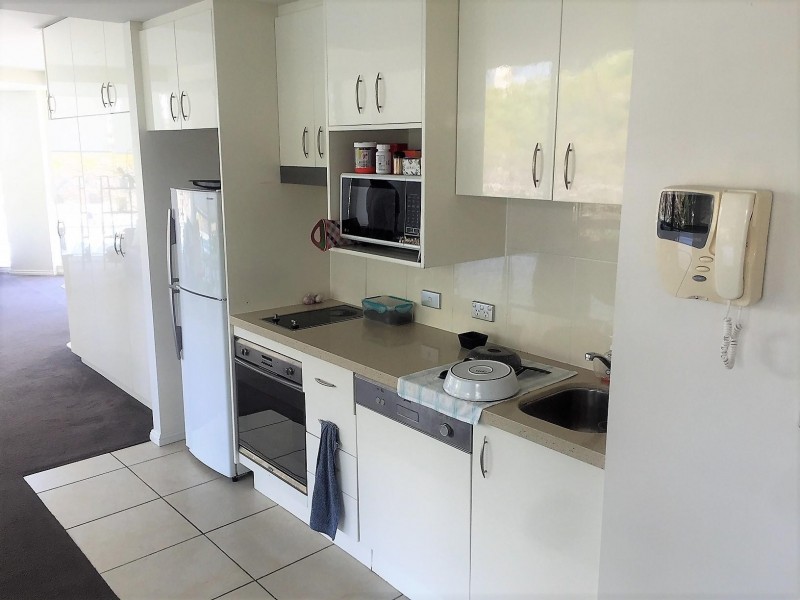 1 Como Crescent, Southport QLD 4215