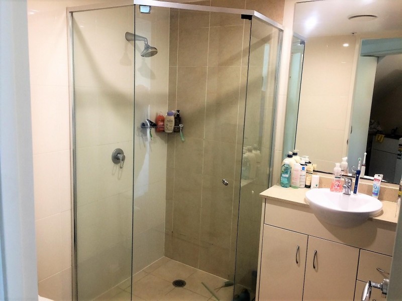 1 Como Crescent, Southport QLD 4215