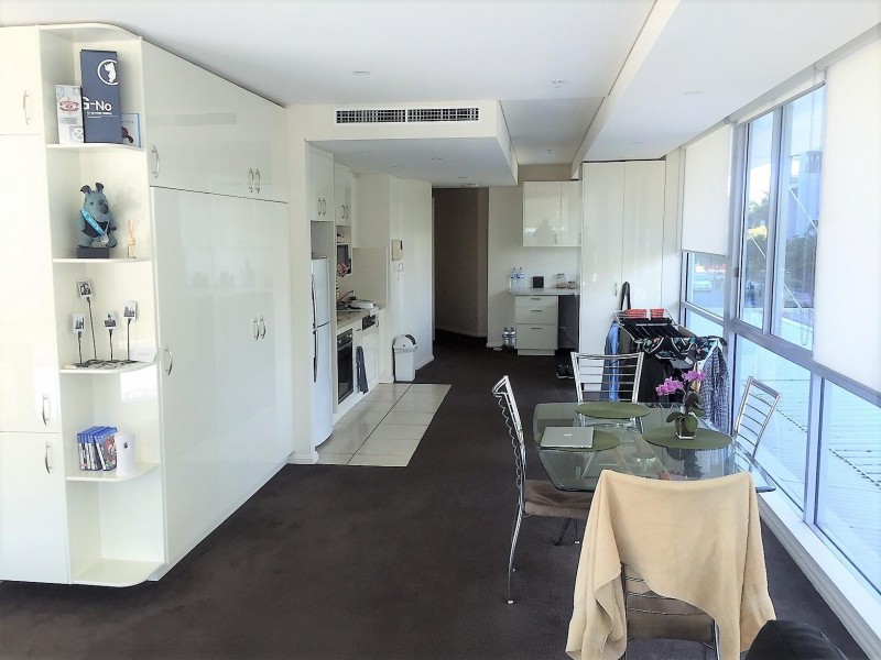 1 Como Crescent, Southport QLD 4215