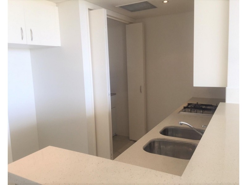 1 Como Crescent, Southport QLD 4215