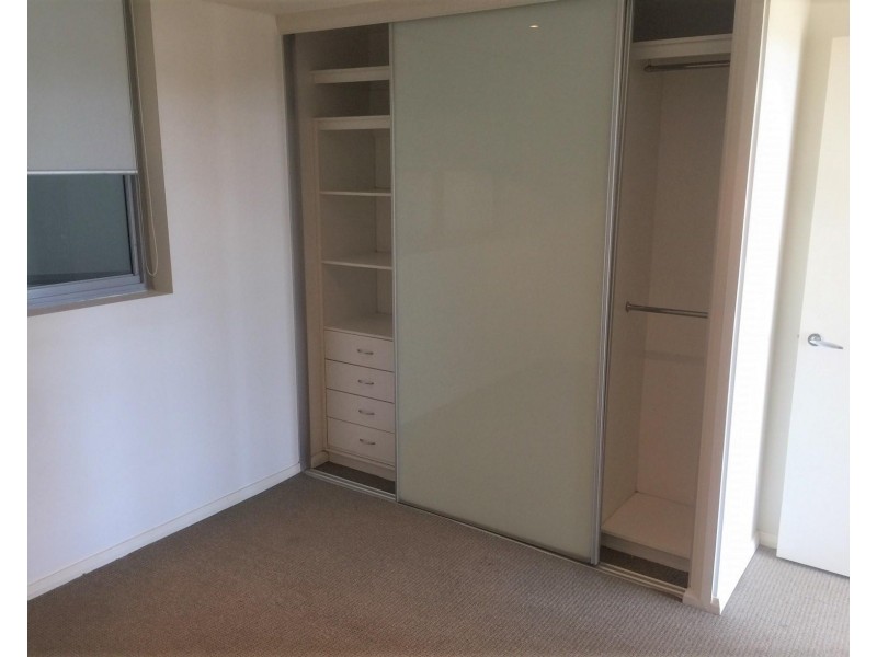 1 Como Crescent, Southport QLD 4215