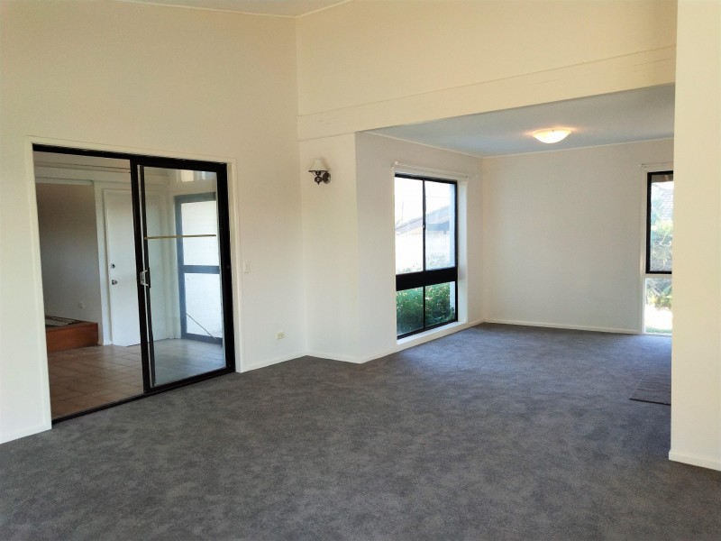 80 Chapel Hill Rd, Chapel Hill QLD 4069