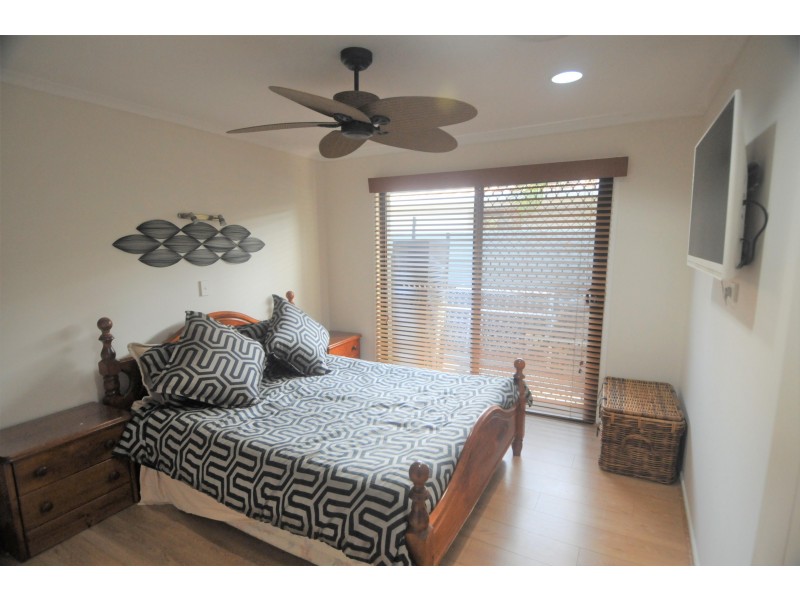 13 Cockleshell Court, Runaway Bay QLD 4216