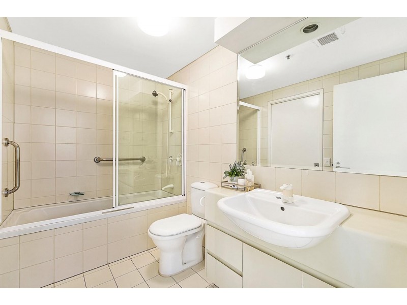 Unit B83/75 Brighton parade, Southport QLD 4215