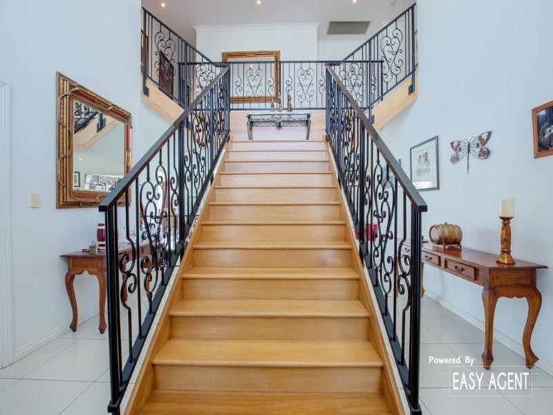 28 Coomera Court, Helensvale QLD 4212