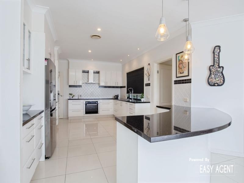 28 Coomera Court, Helensvale QLD 4212