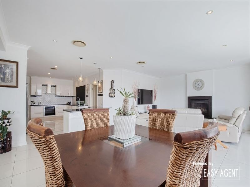 28 Coomera Court, Helensvale QLD 4212