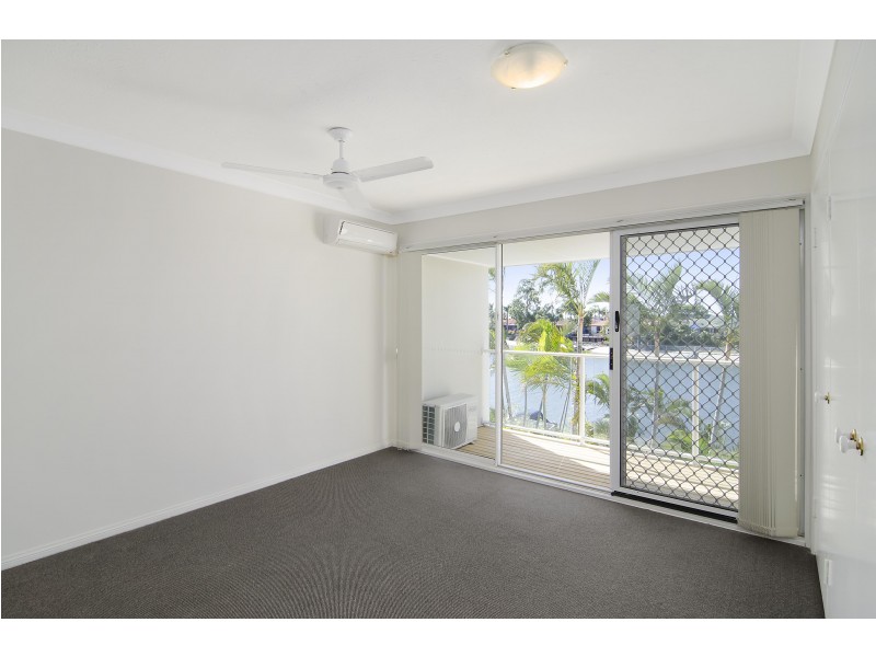 Unit 9/300 Cottesloe Drive, Mermaid Waters QLD 4218