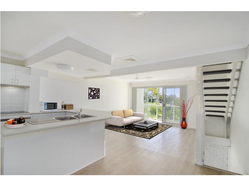 Unit 9/300 Cottesloe Drive, Mermaid Waters QLD 4218