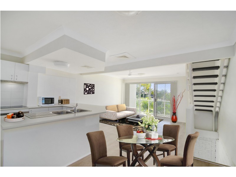 Unit 9/300 Cottesloe Drive, Mermaid Waters QLD 4218
